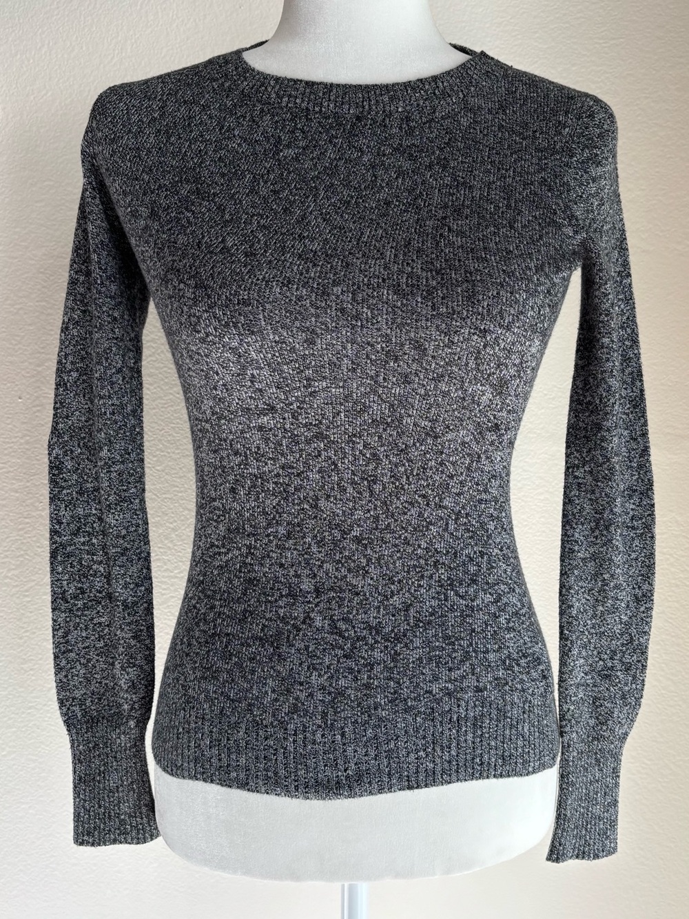Express Crewneck Women's Fitted Sweater in heathered Gray